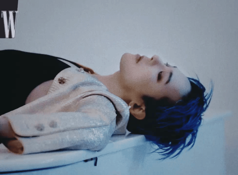 샤넬 비주얼 필름 찢은 지드래곤 근황..jpgif | 인스티즈