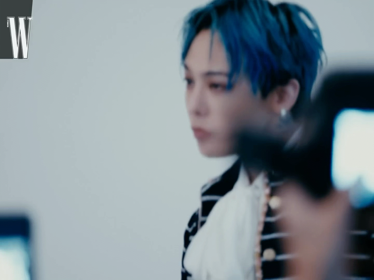 샤넬 비주얼 필름 찢은 지드래곤 근황..jpgif | 인스티즈