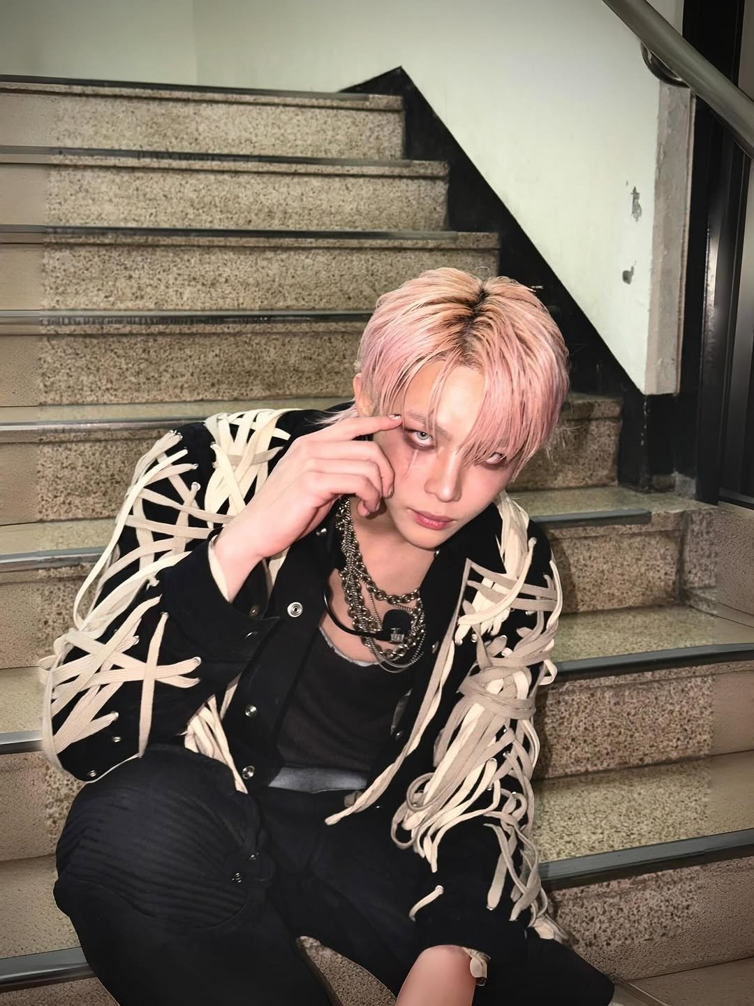 [잡담] 앤팀 니콜라스 이번 백투라 활동 착장 다 너무 예쁘지 않았어?? | 인스티즈