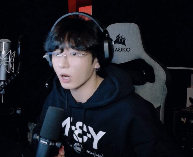 [잡담] 정국 머리펌하고 무테안경 쓴거 아기비숑같음 | 인스티즈