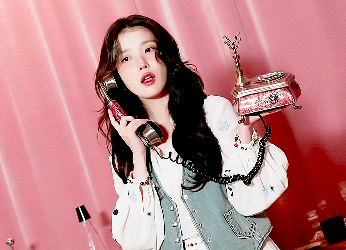 [잡담] 아이유 시즌그리팅 타로 컨셉 너무좋다 | 인스티즈