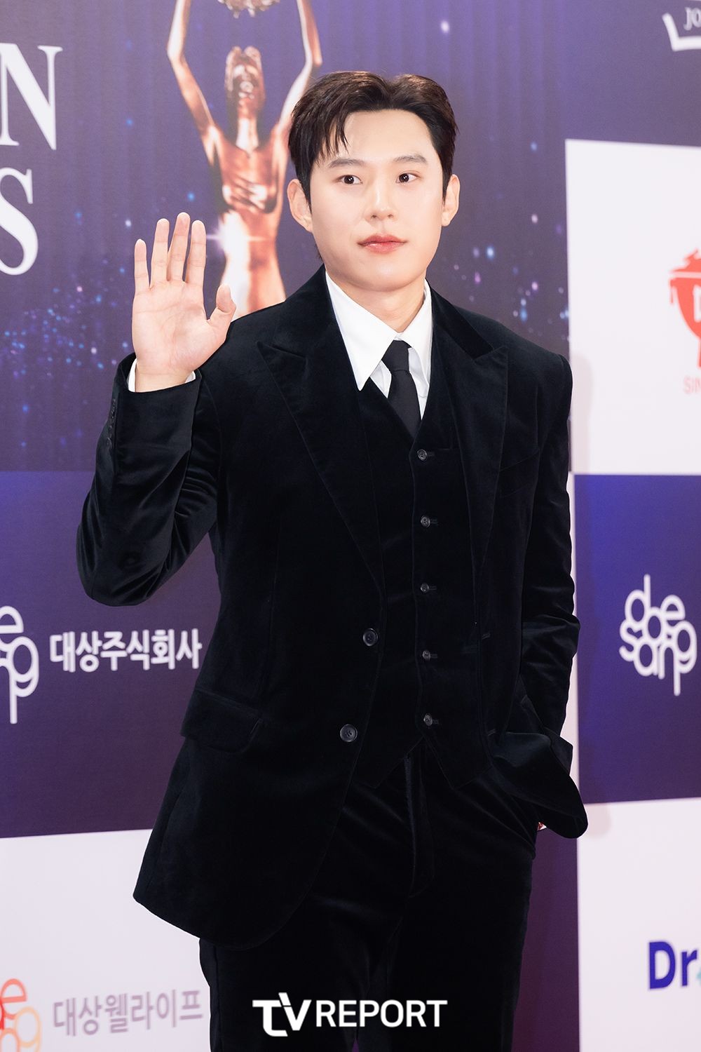 [잡담] 청룡 레카 윤경호/박지현/안효섭/노윤서/전여빈/이채민/김재원/신현빈/김성철/윤아/이재인/이성민/김소현/이혜영 | 인스티즈