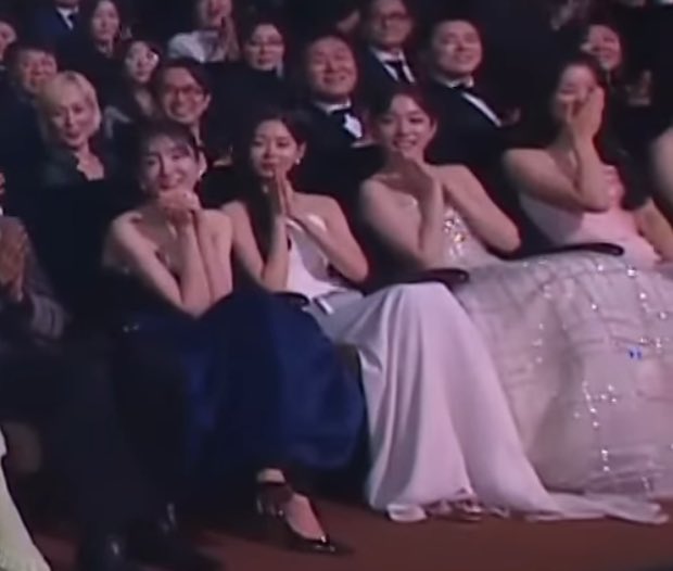 [잡담] 박정민 화사 무대 보는 여배들 | 인스티즈