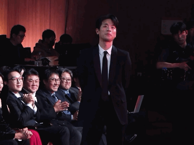 [잡담] 박정민 기다렸다가 걸어오는 거 너무 설렌다 | 인스티즈