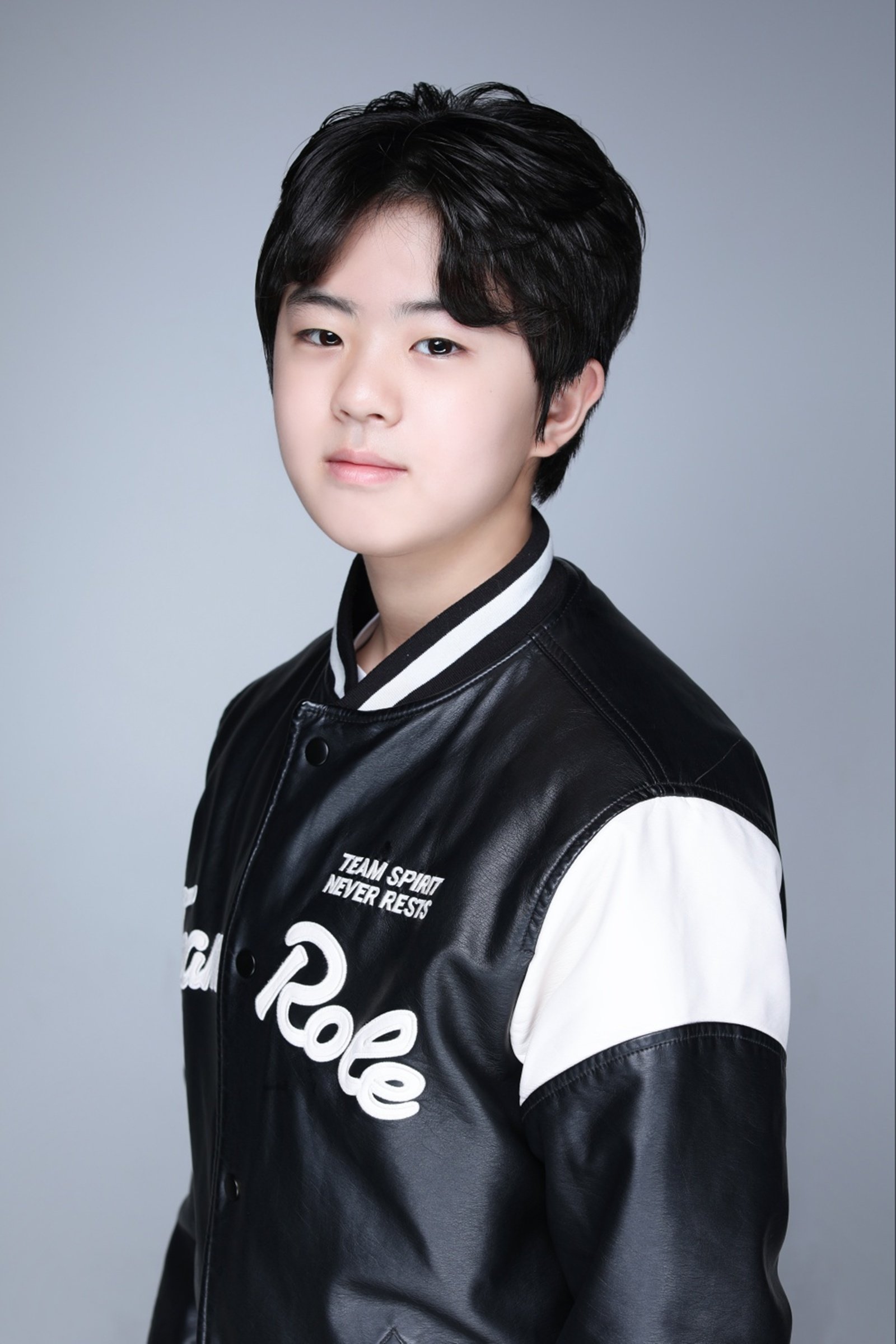 [정보/소식] '김정태子' 김시현, 본격 배우 행보…같은 소속사 전속계약 [공식] | 인스티즈