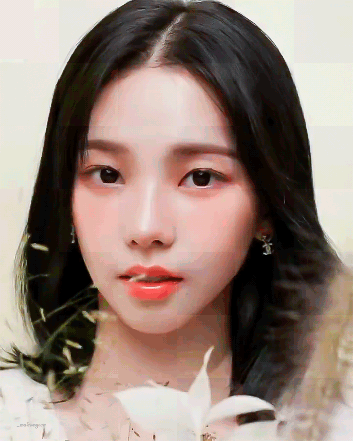 251120 샤넬 뷰티 에스파 카리나 gif | 인스티즈