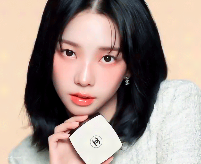 251120 샤넬 뷰티 에스파 카리나 gif | 인스티즈