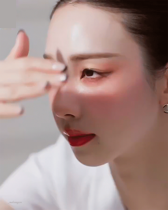 251120 샤넬 뷰티 에스파 카리나 gif | 인스티즈