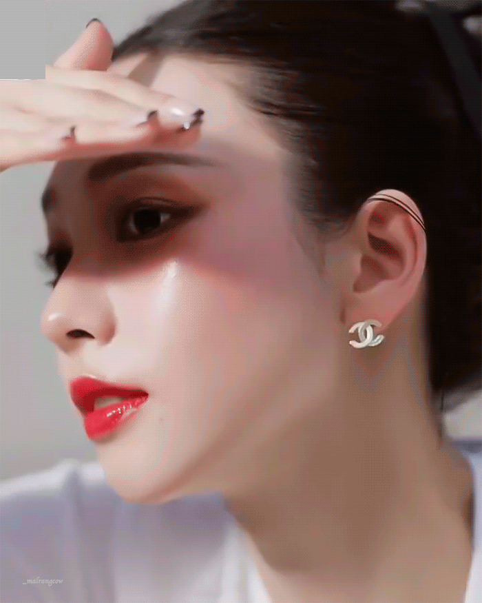 251120 샤넬 뷰티 에스파 카리나 gif | 인스티즈