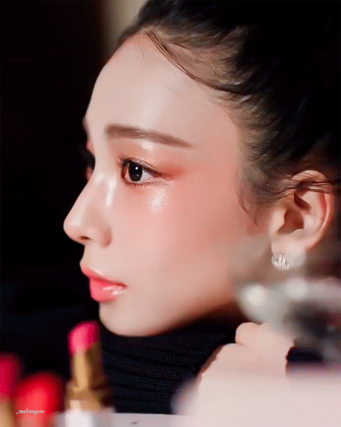 251120 샤넬 뷰티 에스파 카리나 gif | 인스티즈