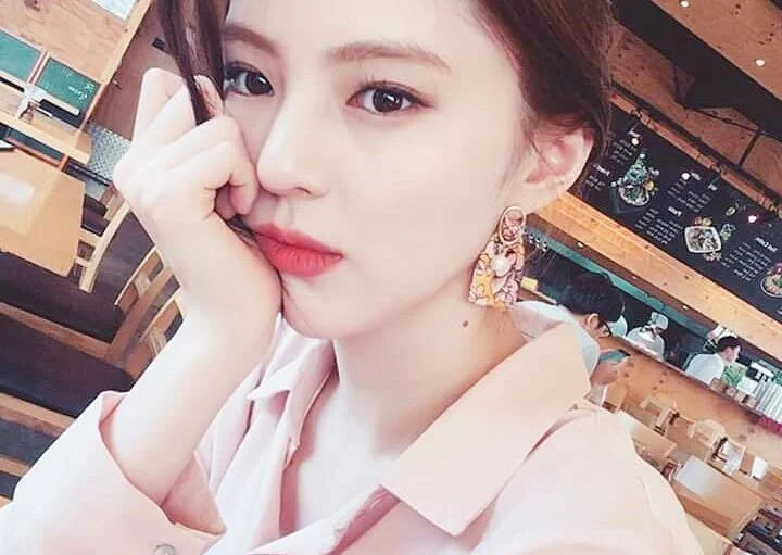 [잡담] 한소희 사진 찍을때 습관 | 인스티즈