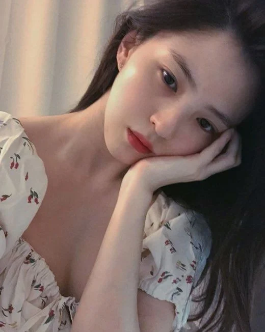 [잡담] 한소희 사진 찍을때 습관 | 인스티즈