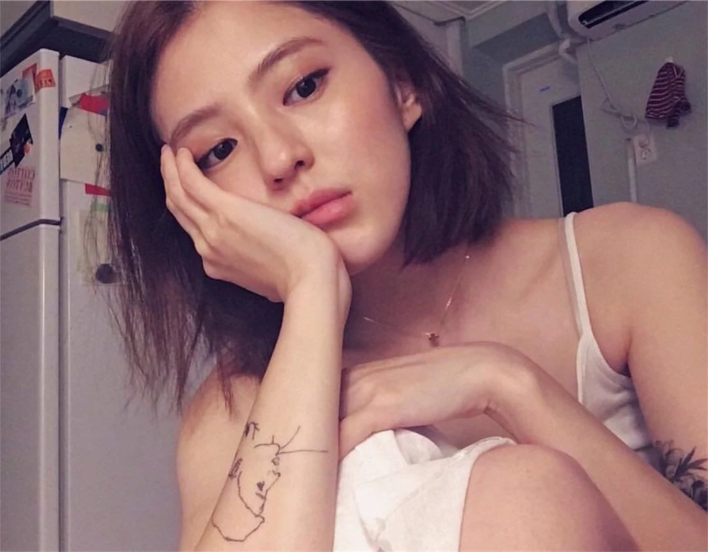 [잡담] 한소희 사진 찍을때 습관 | 인스티즈