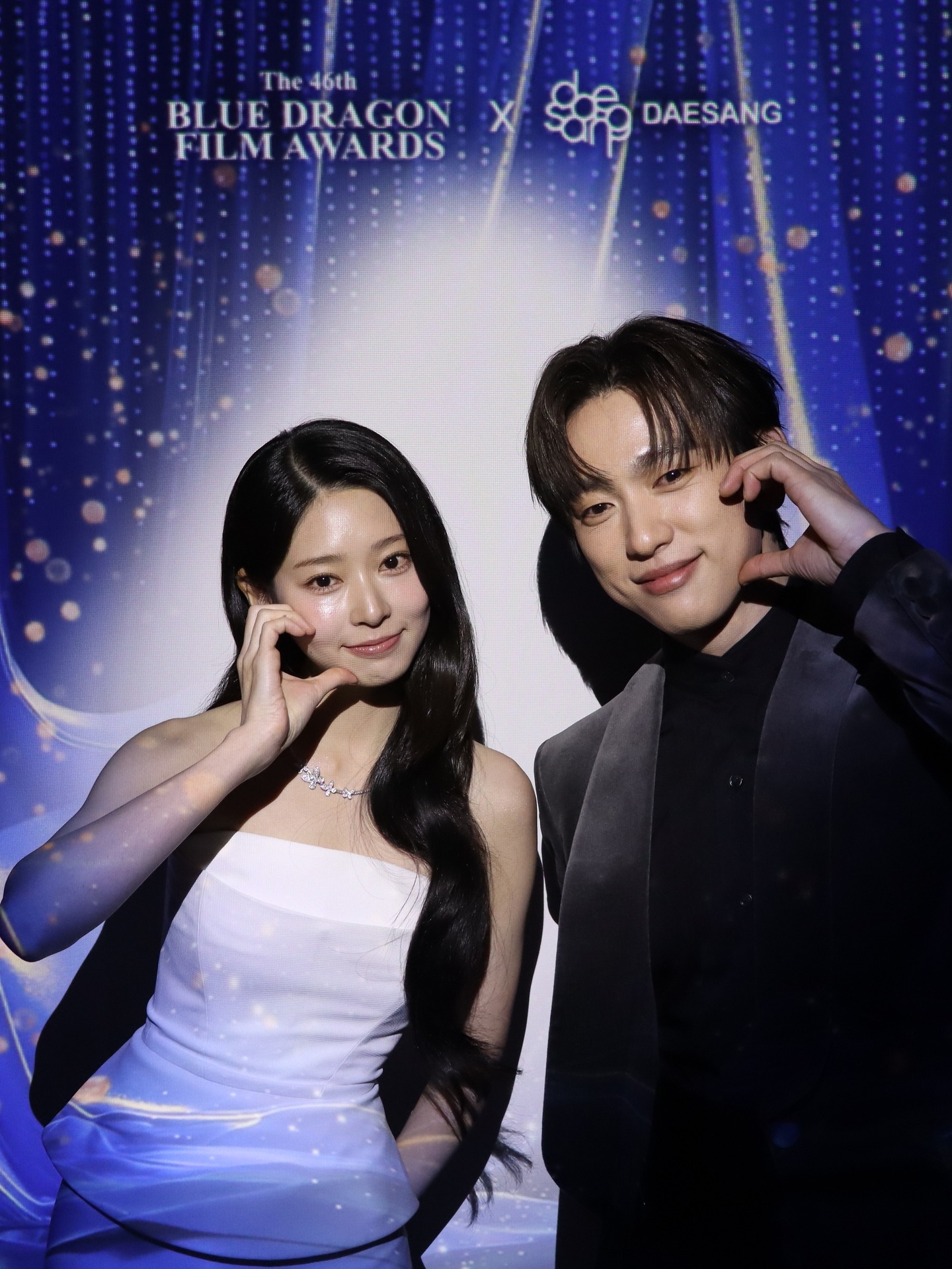 [정보/소식] 김민주 X 갓진영 첫 투샷 | 인스티즈