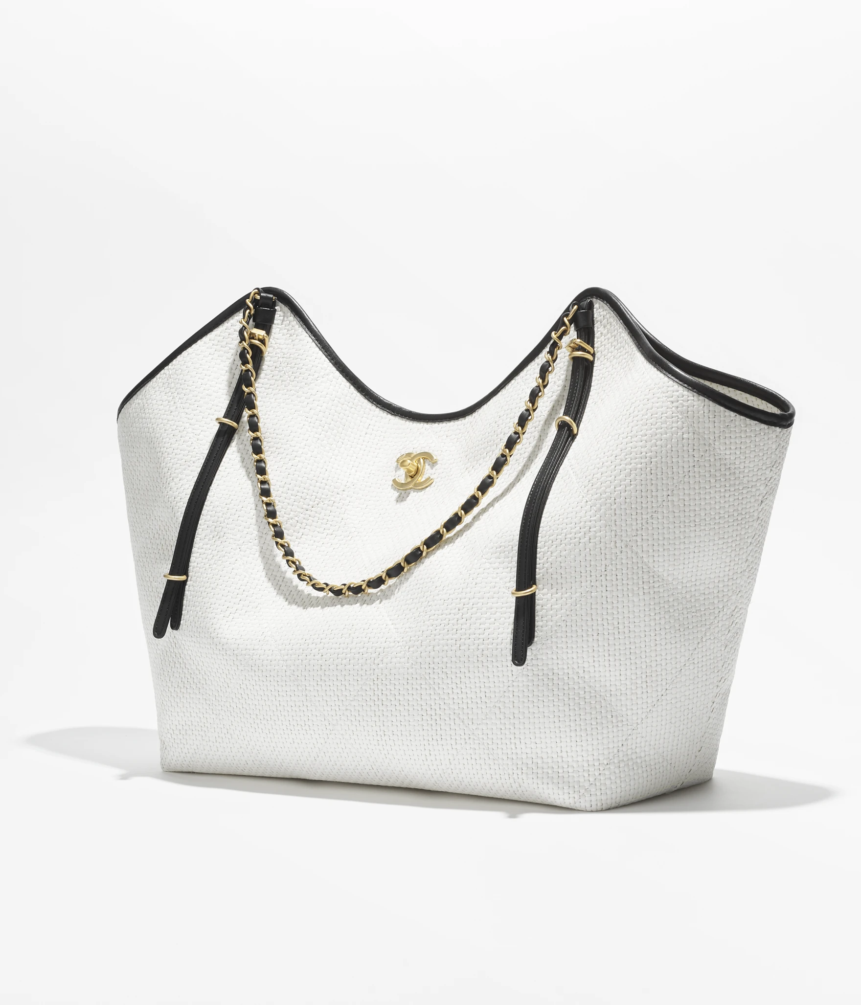 곧 매장에 풀릴거라는 샤넬 신상 시즌백 | 인스티즈