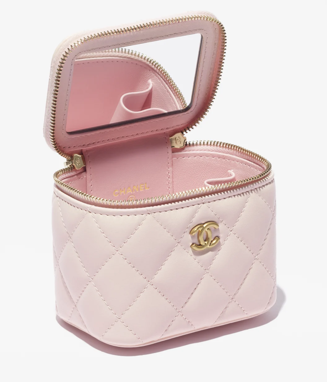 곧 매장에 풀릴거라는 샤넬 신상 시즌백 | 인스티즈