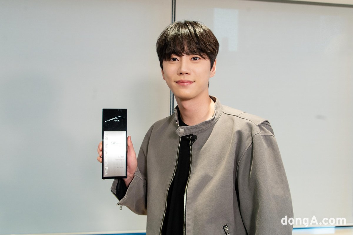 [정보/소식] 동아닷컴's PICK 이준영, 멜로 낭만 합격 [10th DAP Awards] | 인스티즈