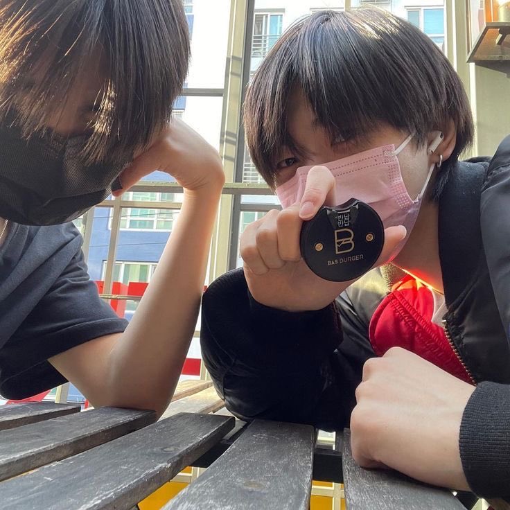 [잡담] 이리오 사랑해 내년에 행복하게 활동하자💗💗💗 | 인스티즈