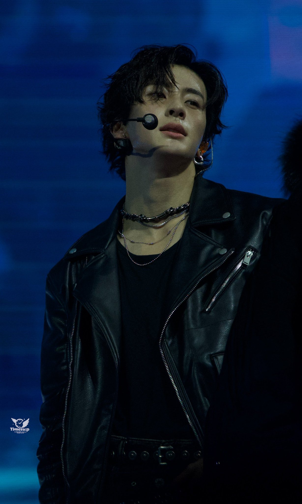 [잡담] 앤톤 오늘 미모 살벌한거 봐 | 인스티즈