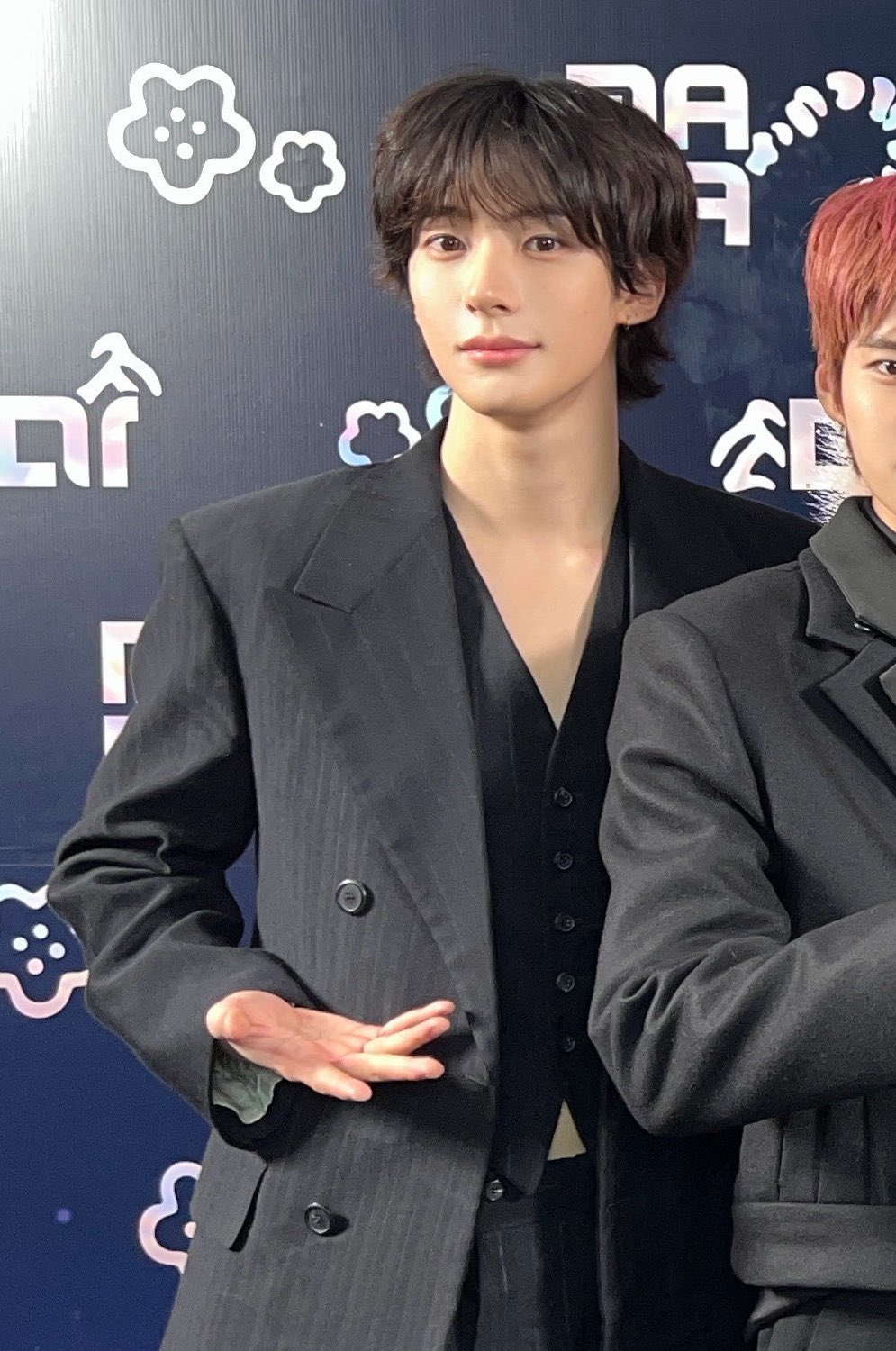 [잡담] 앤톤 이 착장 맘에 들어 | 인스티즈