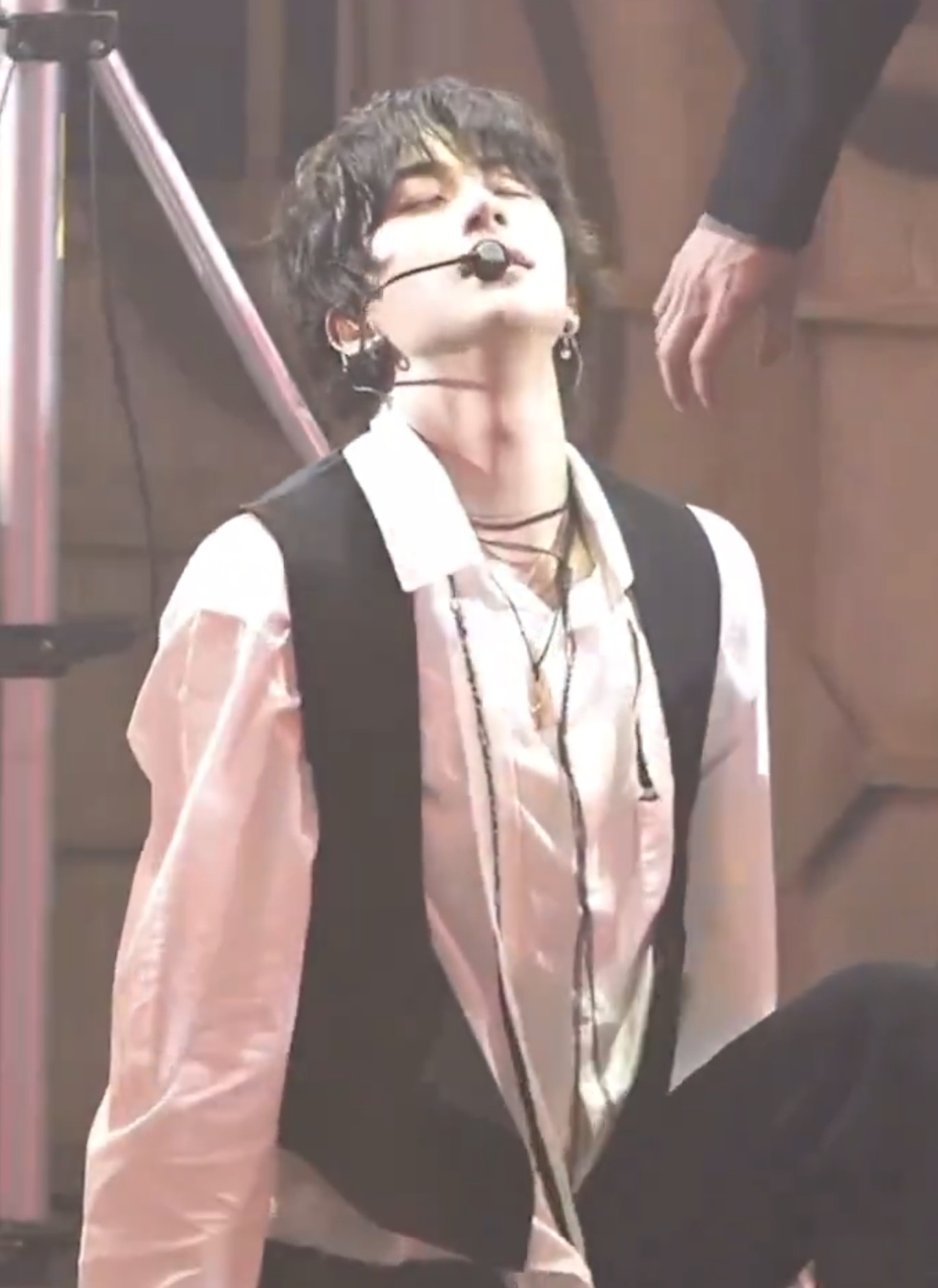 [잡담] 앤톤 페임 도입부분 분위기 | 인스티즈