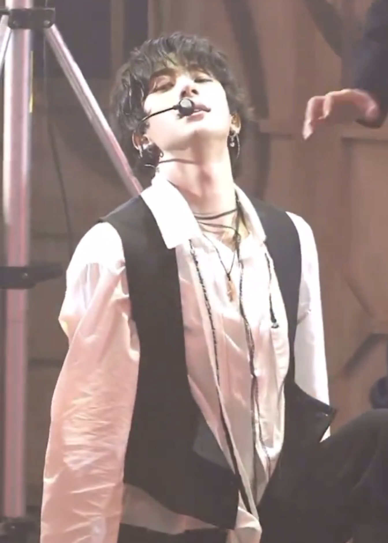 [잡담] 앤톤 페임 도입부분 분위기 | 인스티즈