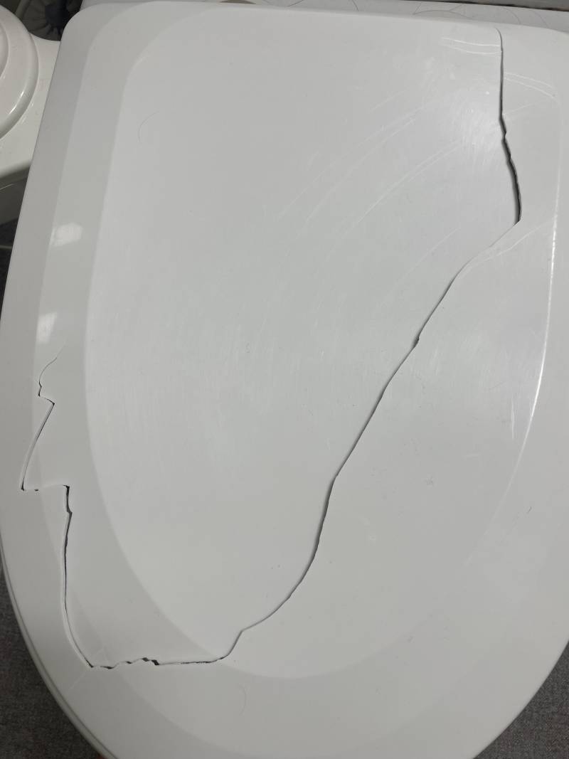 [잡담] 나 방금 변기 부쉈?는데…ㅠㅠㅠ | 인스티즈