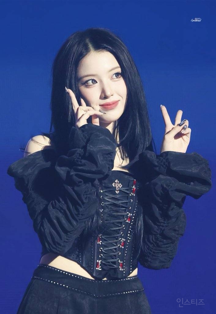 얼굴 진짜 말 안되는 거 같은 엔믹스 지우 최근짤 | 인스티즈