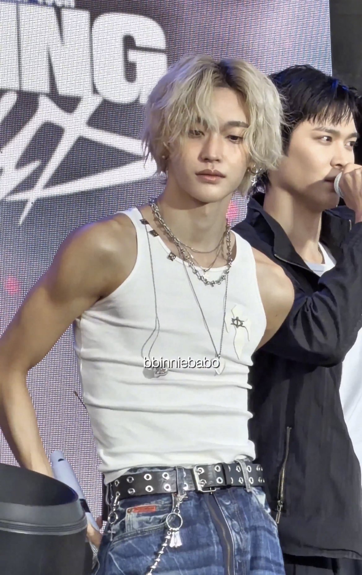 [잡담] 원빈 미주투어 돌때 태닝한 느낌 들려고 톤다운 크림 발랐었대 | 인스티즈