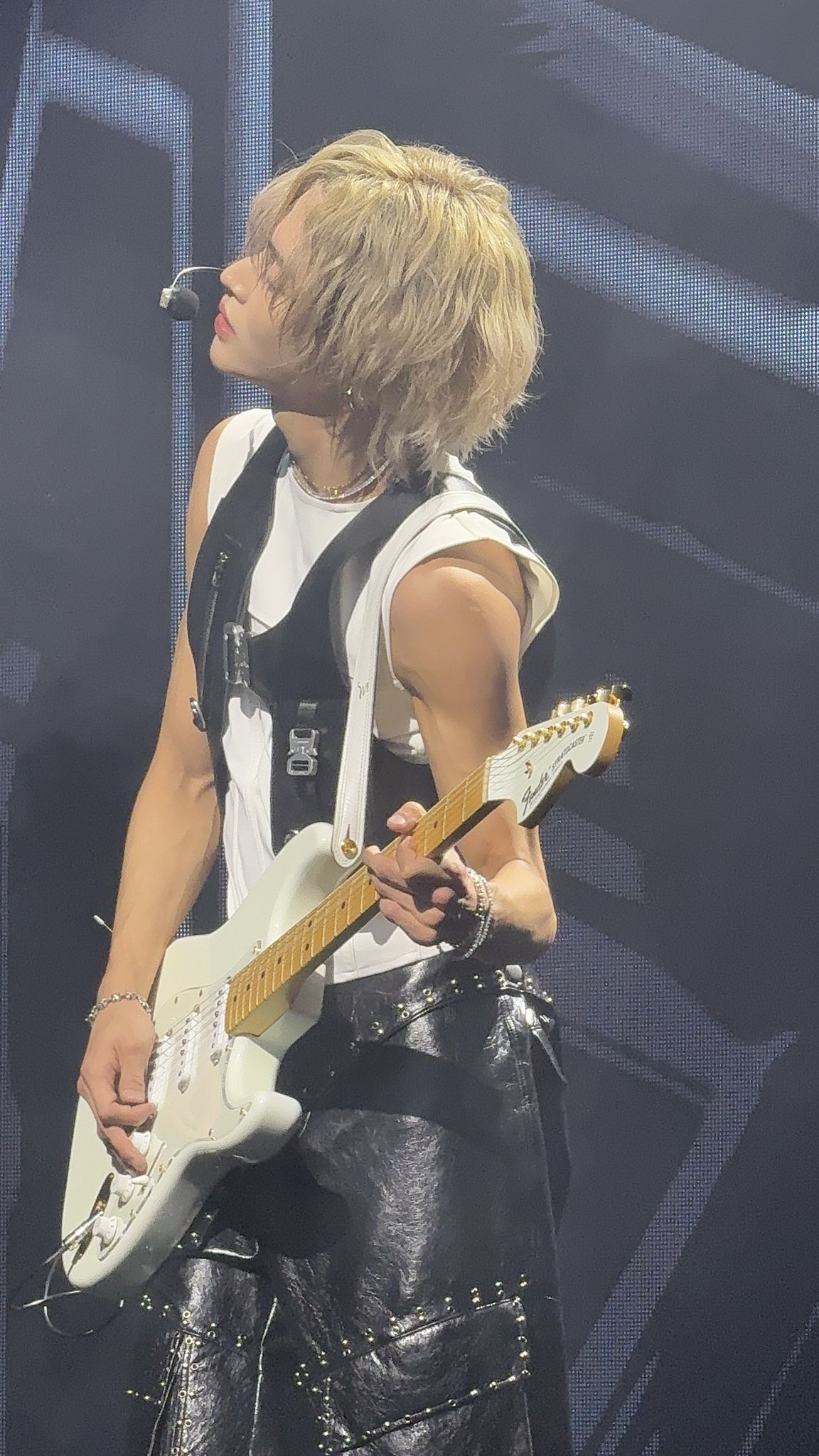 [잡담] 원빈 미주투어 돌때 태닝한 느낌 들려고 톤다운 크림 발랐었대 | 인스티즈