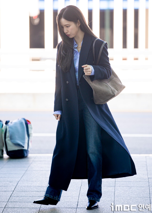 [잡담] 251203 신세경 로마 출국 기사사진 | 인스티즈