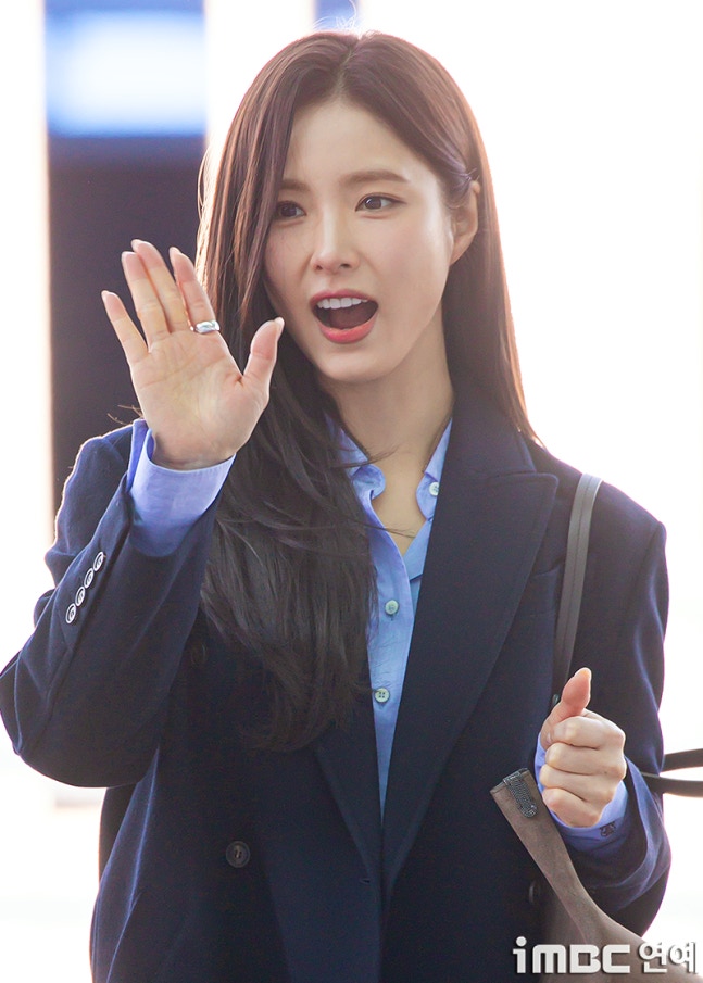 [잡담] 251203 신세경 로마 출국 기사사진 | 인스티즈