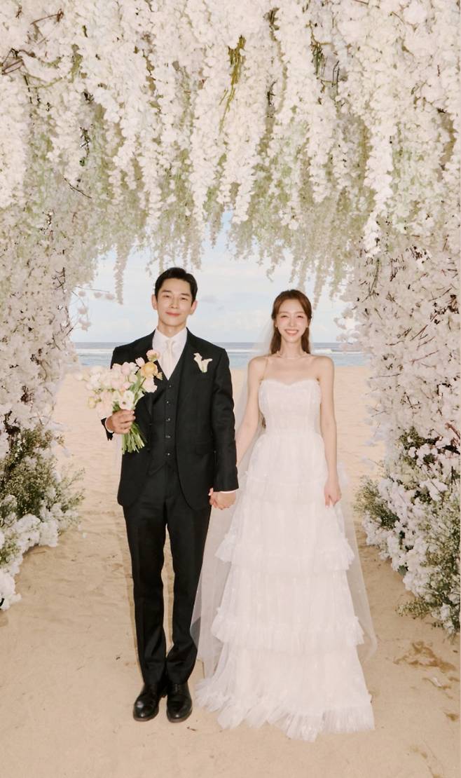 [잡담] 민아랑 온주완 결혼 사진 너무 예뻐 ☺️ | 인스티즈