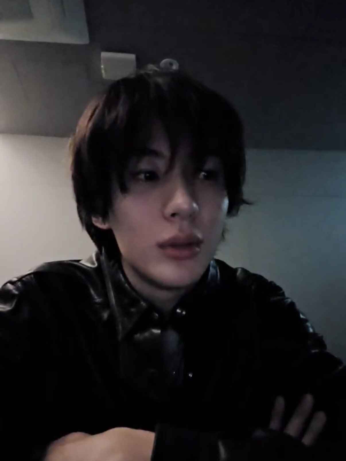 [잡담] 앤톤 어제 라방 짤 | 인스티즈