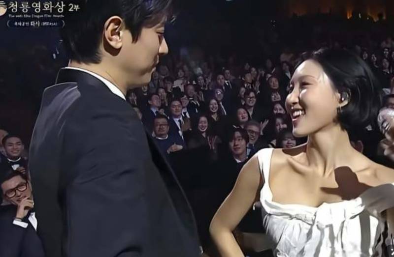 [잡담] 화사 박정민 영상만 100번째 보는중... 화사 피부 넘 조은듯 | 인스티즈