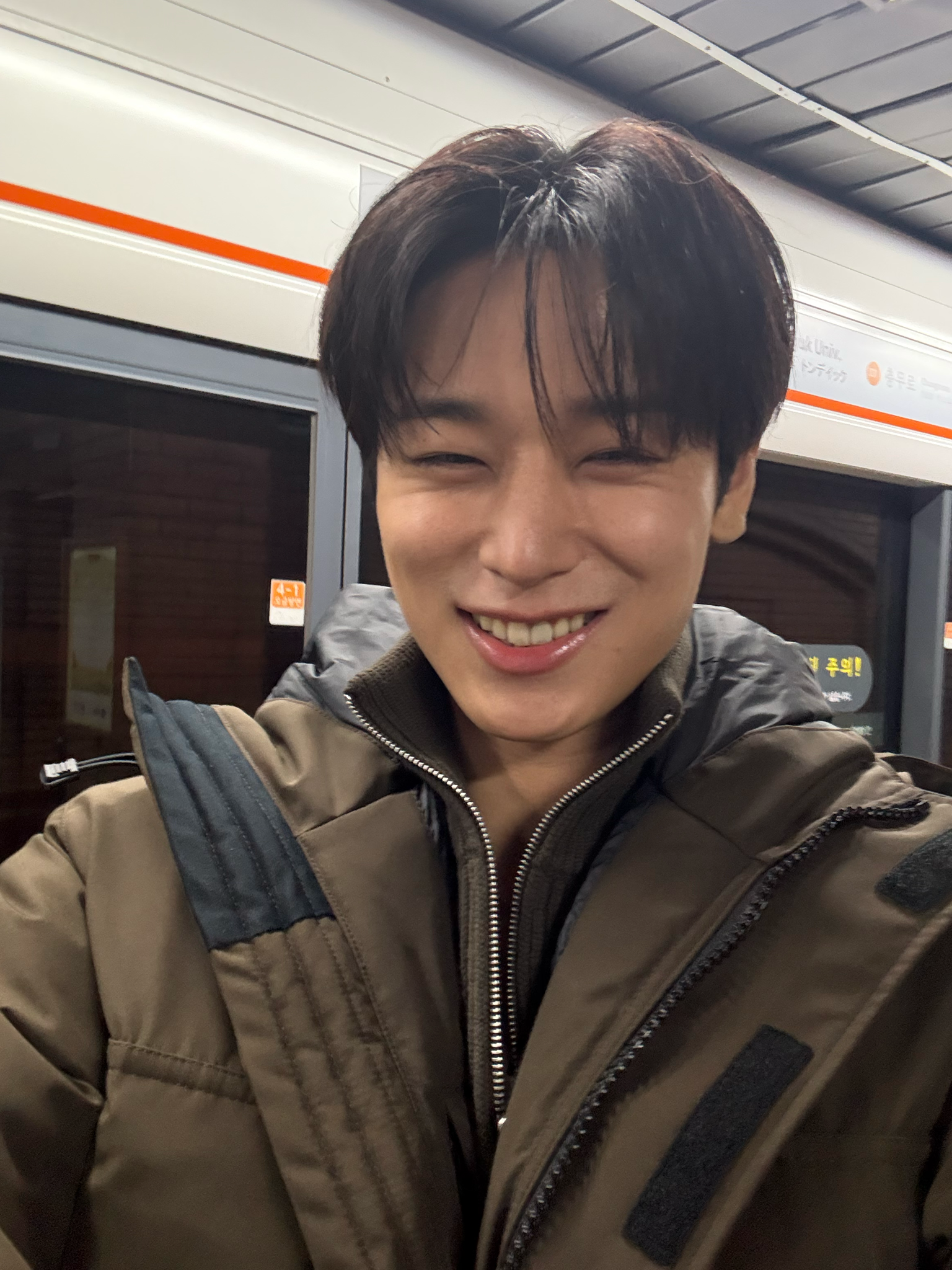 [잡담] 아 더보이즈 주연 차 막혀서 지하철로 이동함 | 인스티즈