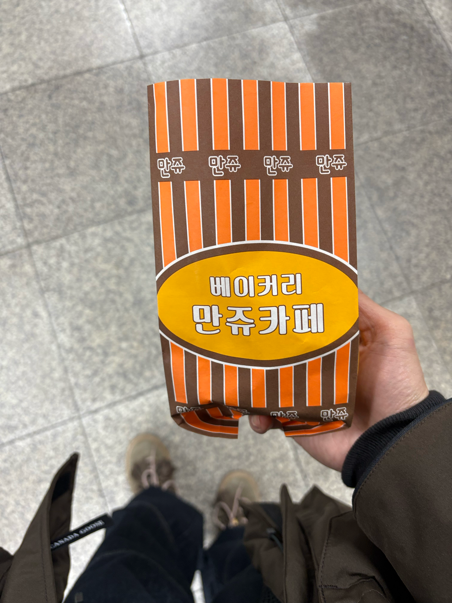 [잡담] 아 더보이즈 주연 차 막혀서 지하철로 이동함 | 인스티즈