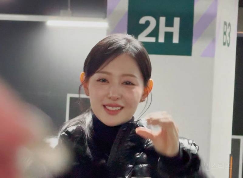 배우 김지원 실물 느낌 폰카짤.jpg | 인스티즈