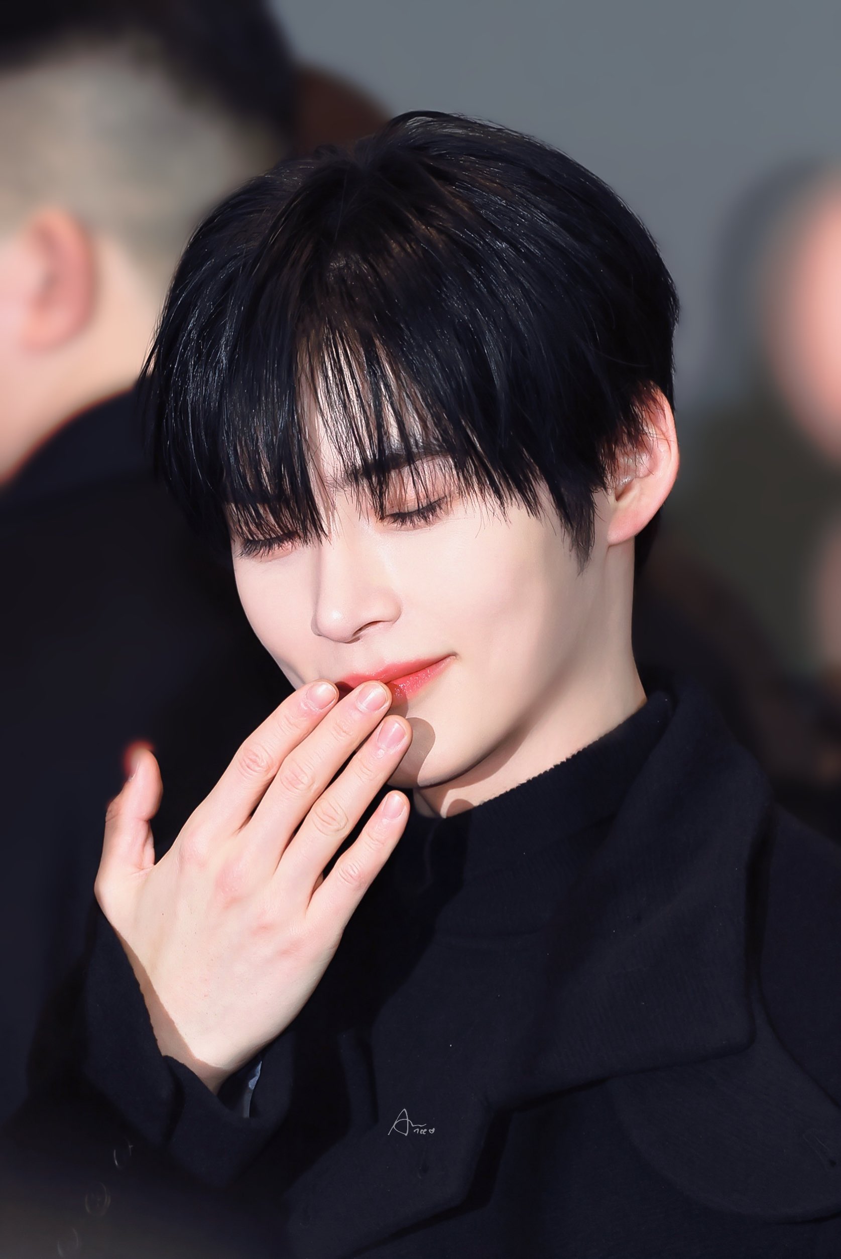 [잡담] 성한빈 올블랙 진짜 좋다 너무 잘생겼어 | 인스티즈