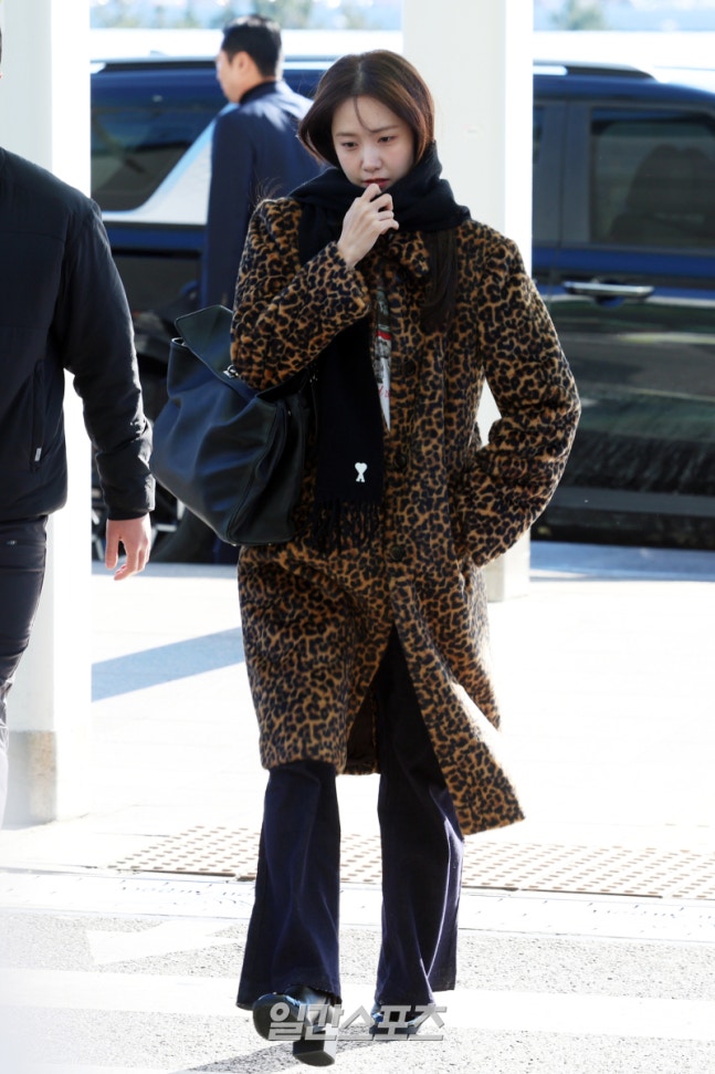[정보/소식] 오늘자 출국하는 여배들 기사사진 모음 (AAA 시상식) | 인스티즈