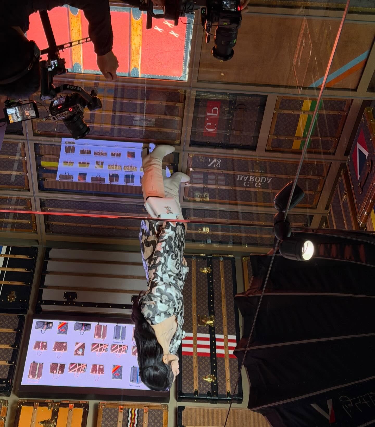 [잡담] 251204 신민아 인스타 🖤 | 인스티즈