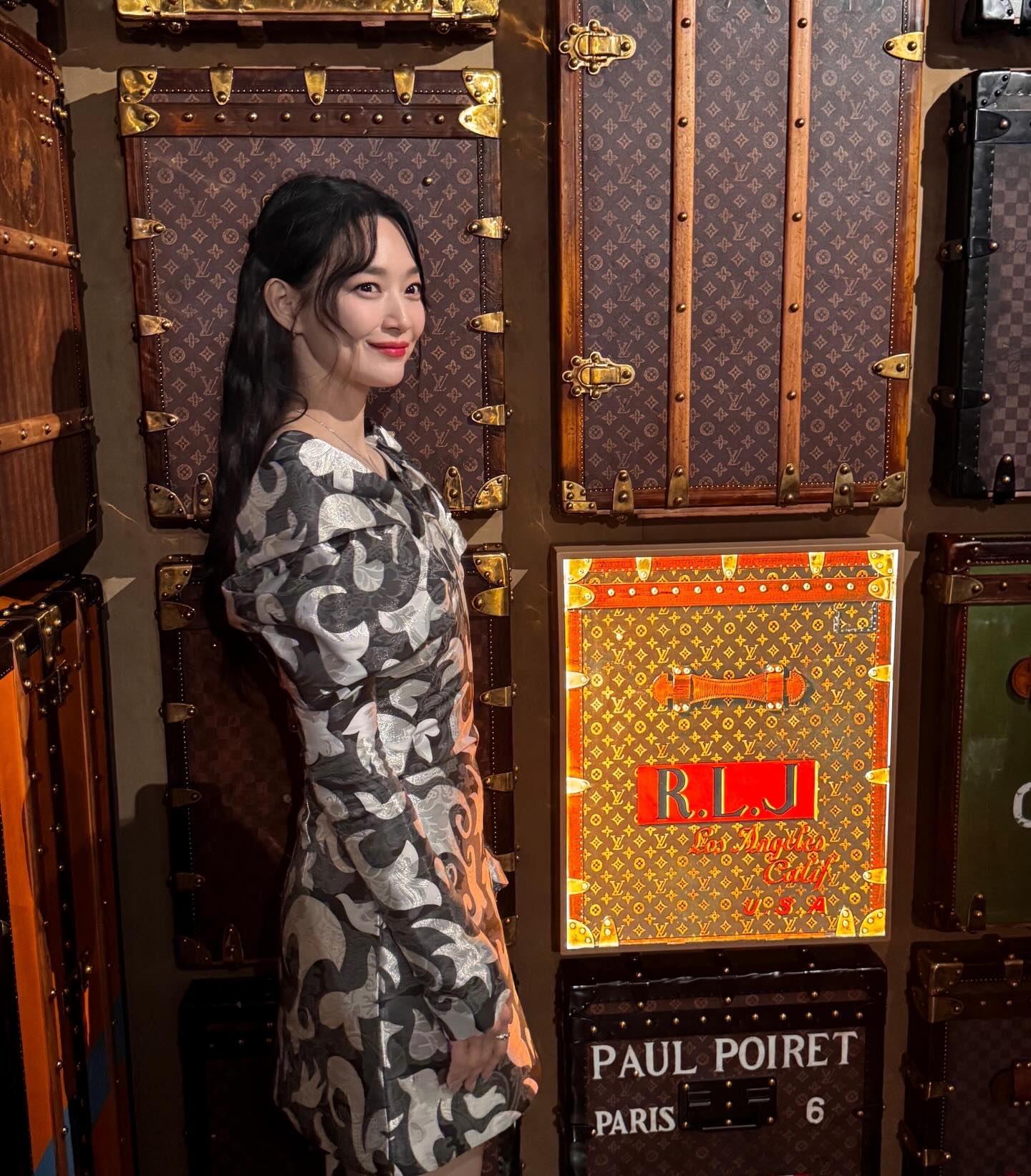 [잡담] 251204 신민아 인스타 🖤 | 인스티즈