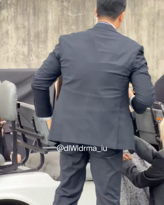 [잡담] 아이유 aaa 이거 ㄹㅇ 디즈니 장면 아닌가..? | 인스티즈