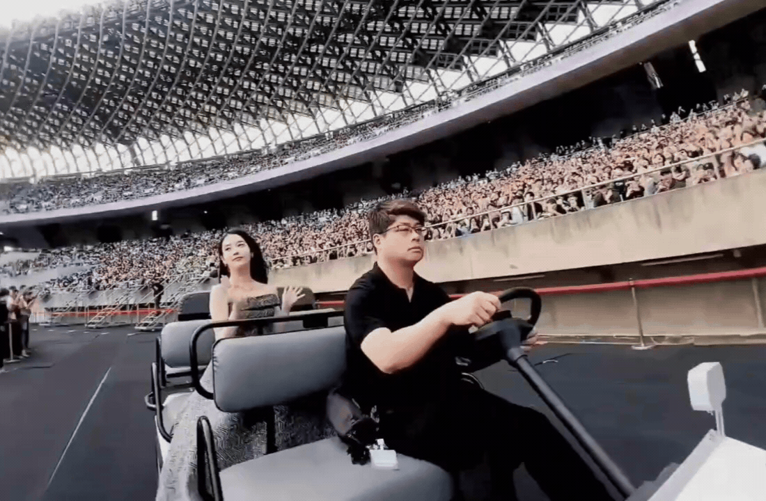 [잡담] AAA 카트 타고 들어오는 아이유 짤 쪄옴 | 인스티즈