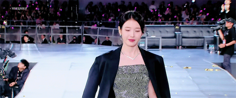 [잡담] 아이유 이거 드라마 한 장면이라고 해도 믿겠다 | 인스티즈