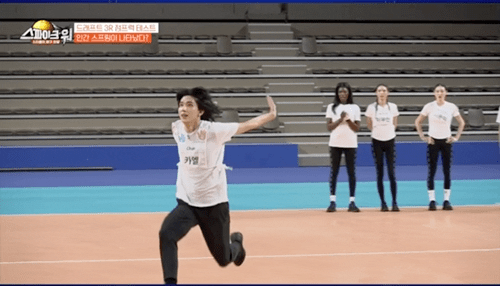 3m25cm 높이를 그냥 뛰어버리는 아이돌 .jpgif | 인스티즈