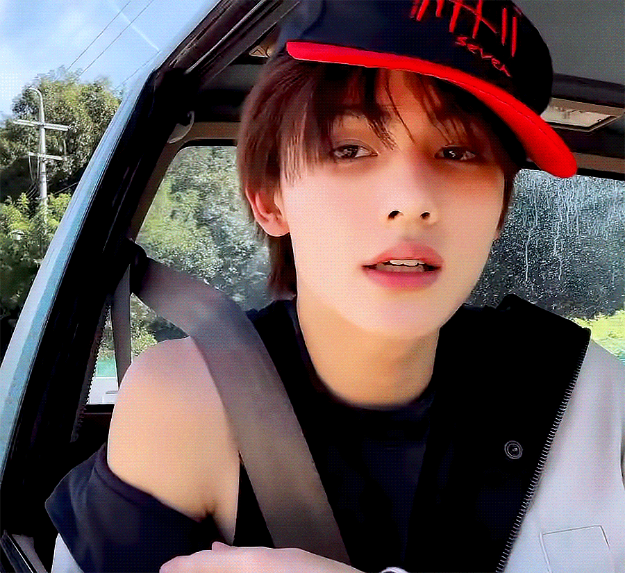 [잡담] 코르티스 성현 특유의 나른한 눈이 너무좋음 | 인스티즈