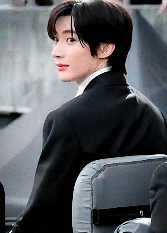 [잡담] 앤톤 건전지 시상식 레카 왕자님이셔 | 인스티즈