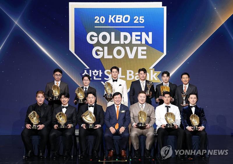 [잡담] 단체사진에서도 물광피부 두분 | 인스티즈