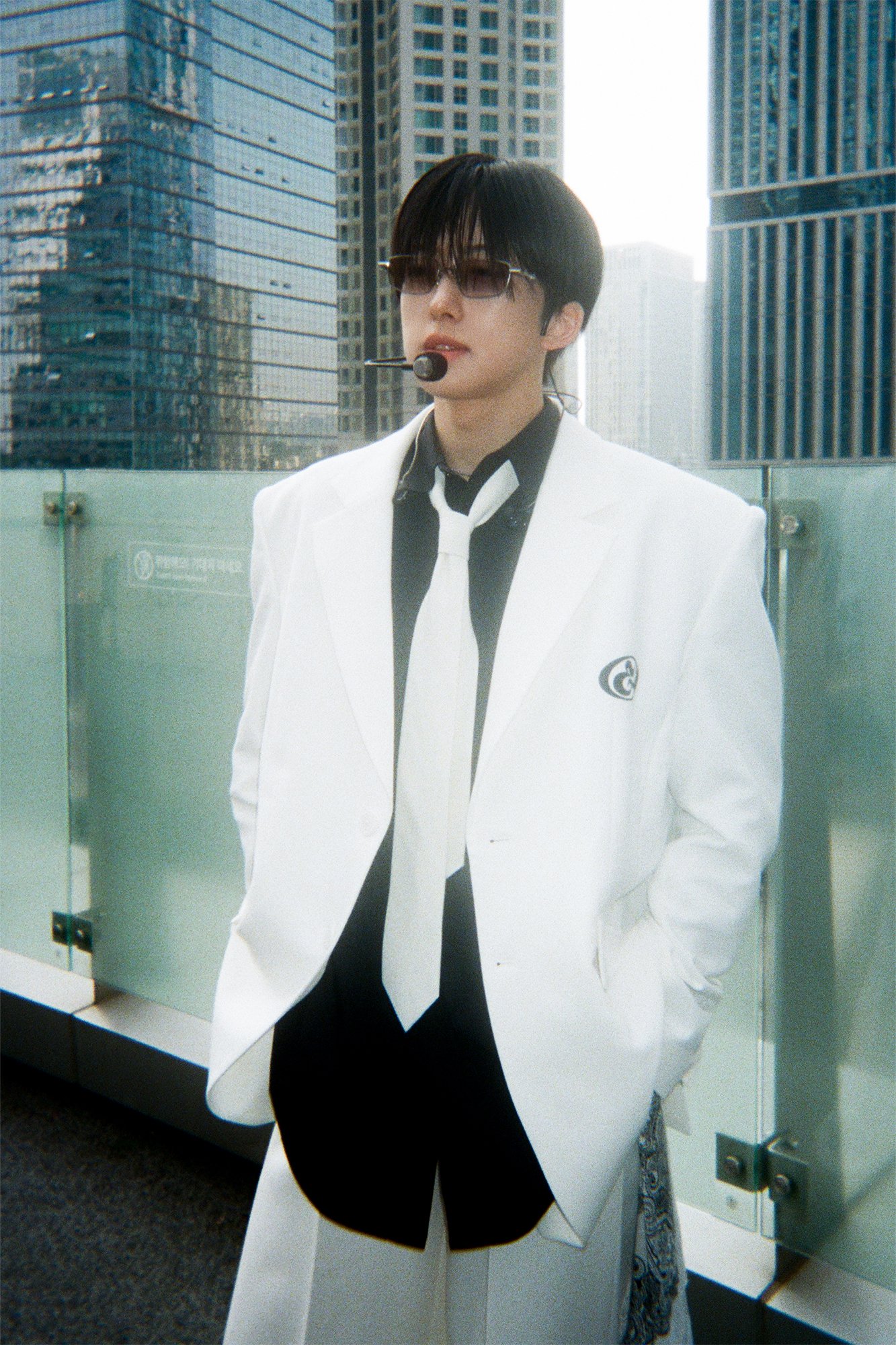 [잡담] 비하인드 사진 필카로 올려준 거 ㄹㅇ 감다살 | 인스티즈